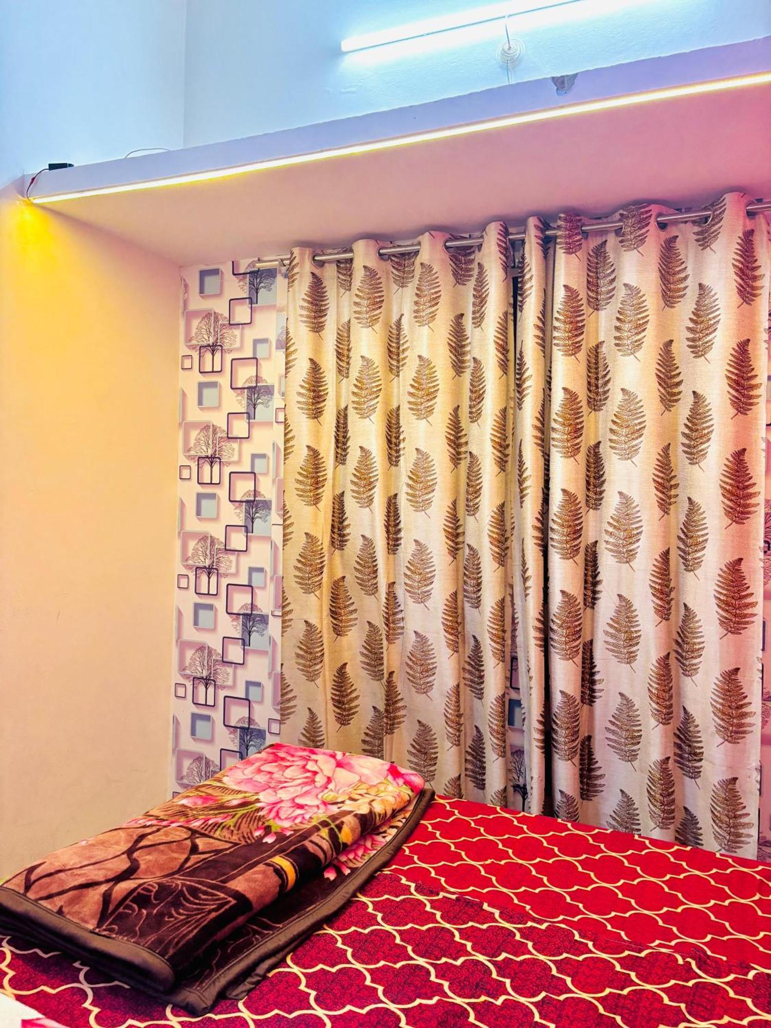 Shivalay Paying Guest House Варанаси Экстерьер фото